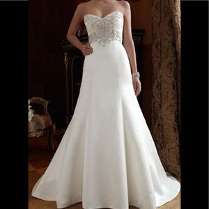 Chic & elegant bridal wedding dress